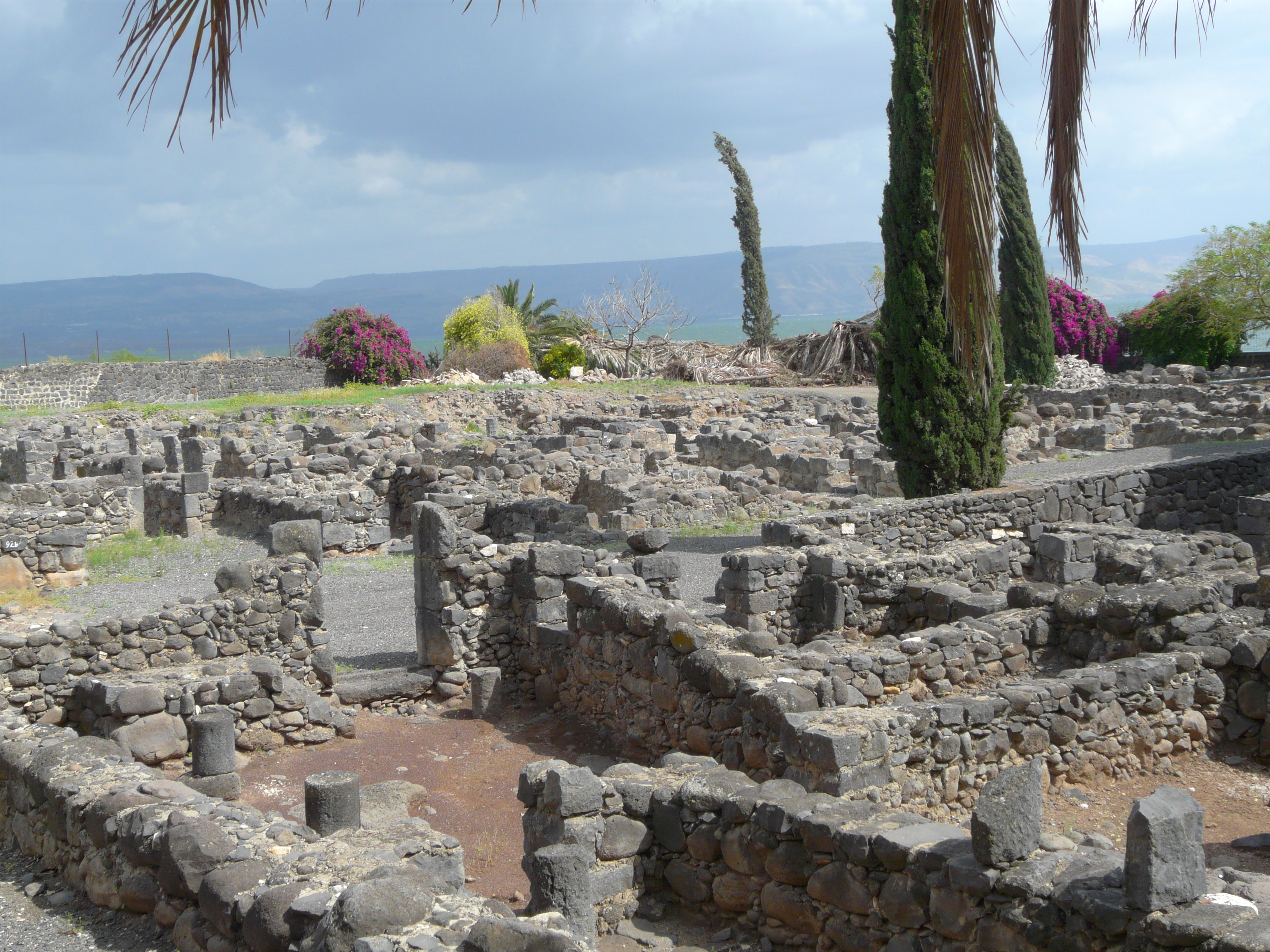 上图：迦百农遗址，今天迦百农已经成为废墟。