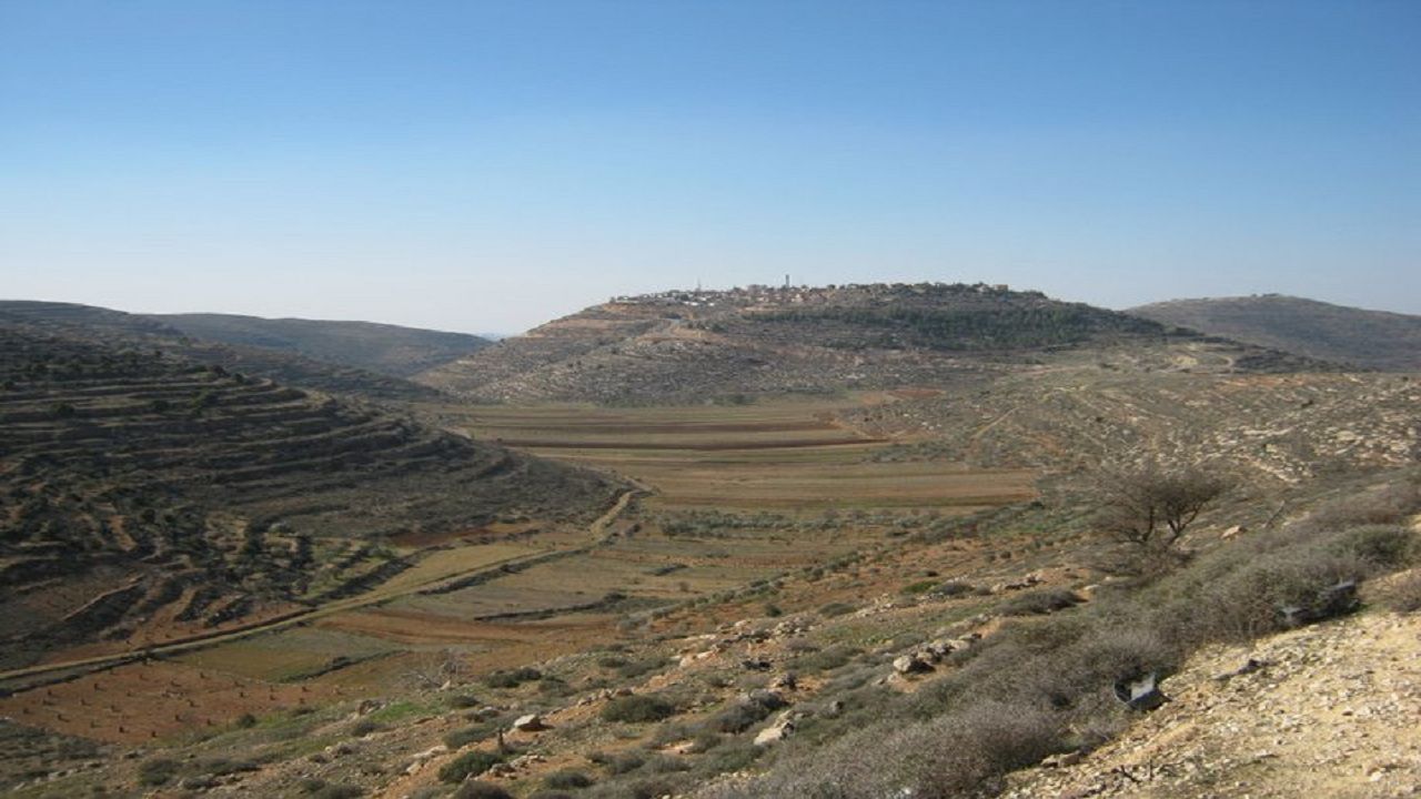 上图:以法莲的山地。