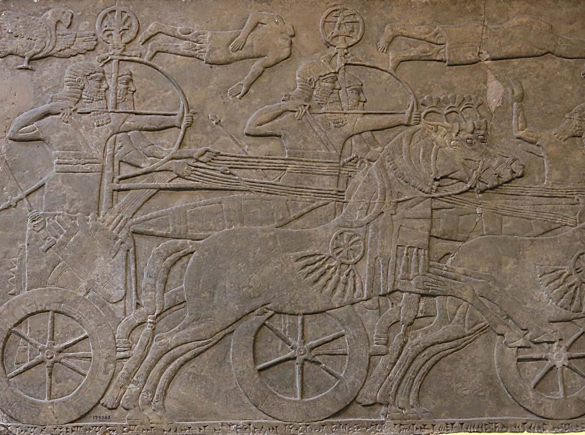 上图:主前九世纪亚述浮雕中的战车。亚兰的战车与此类似,这些战车以双马负轭拖拉,载人的小平台安装在后轴之上,车轮木制有辐。乘车者一人负责驾驶,一人则配有弓箭枪矛。二人站于车上,护栏只高及大腿中部。