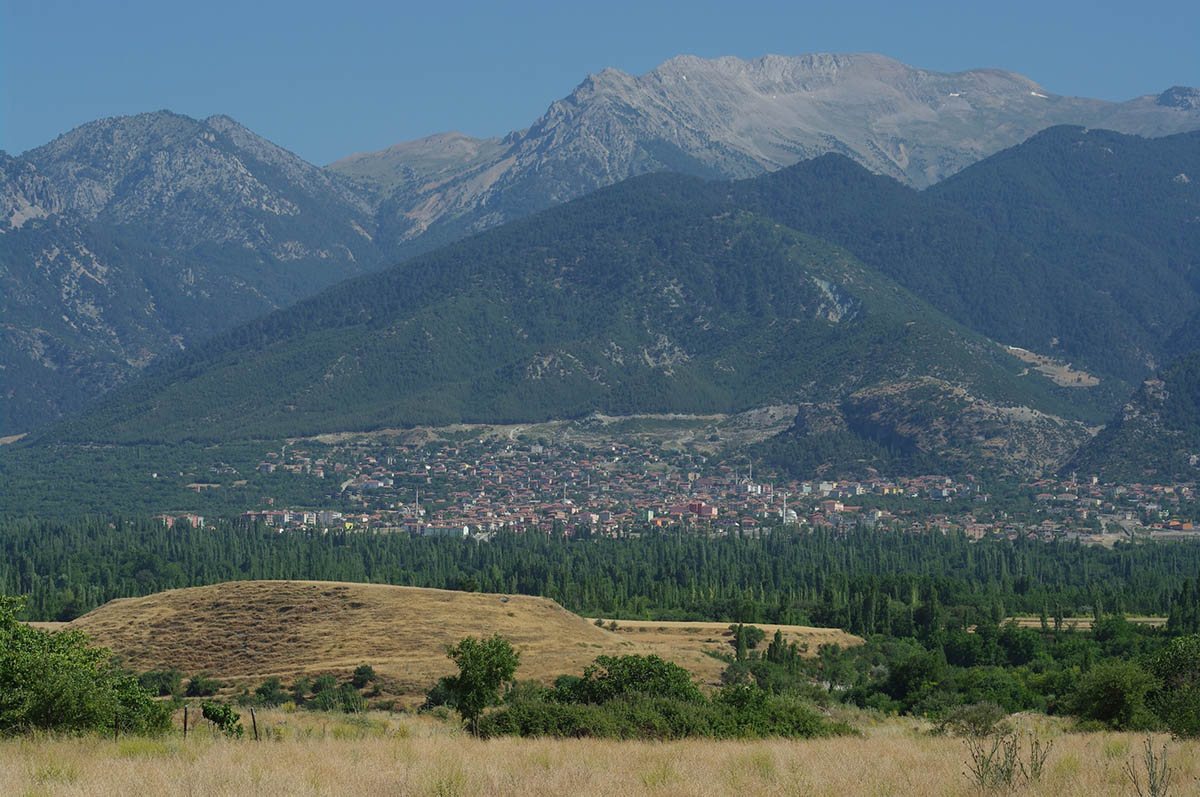 上图:未被挖掘的歌罗西遗址,位于现代土耳其Cadmus山下的Honaz城附近。