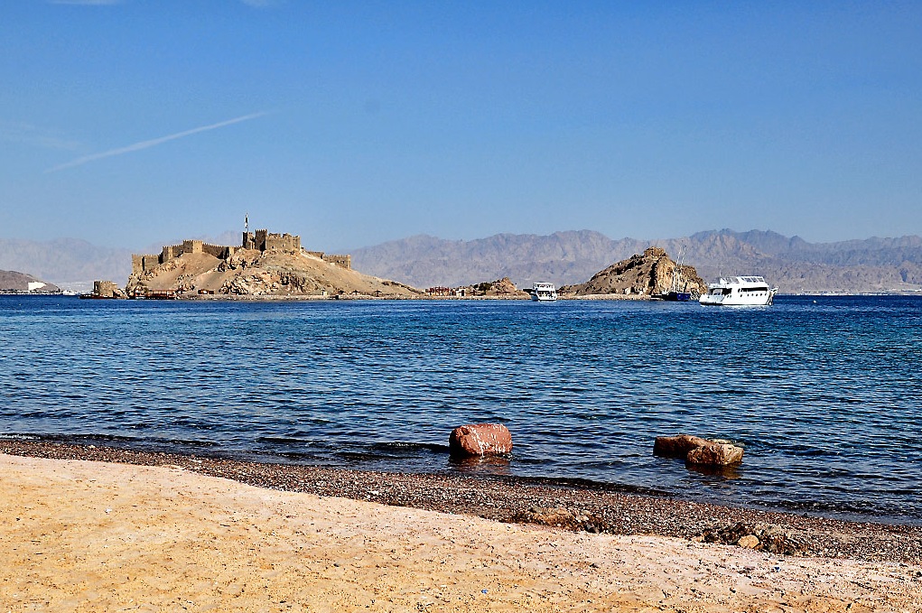 上图:以拉他和以旬·迦别一带的红海亚喀巴湾。